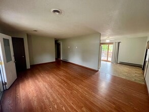 316 Olive St in Bourbon, MO - Building Photo - Building Photo