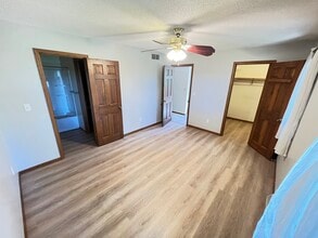 203 13th Ct, Unit 203 13th Ct in Onalaska, WI - Foto de edificio - Building Photo