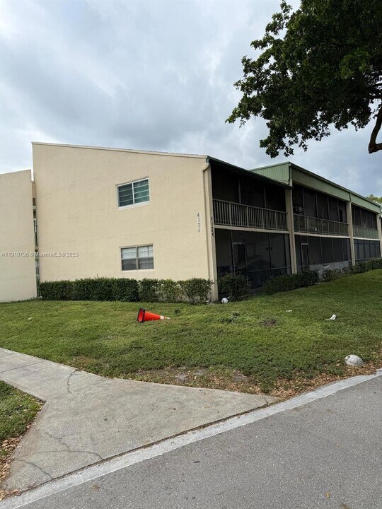4124 NW 88th Ave in Coral Springs, FL - Building Photo