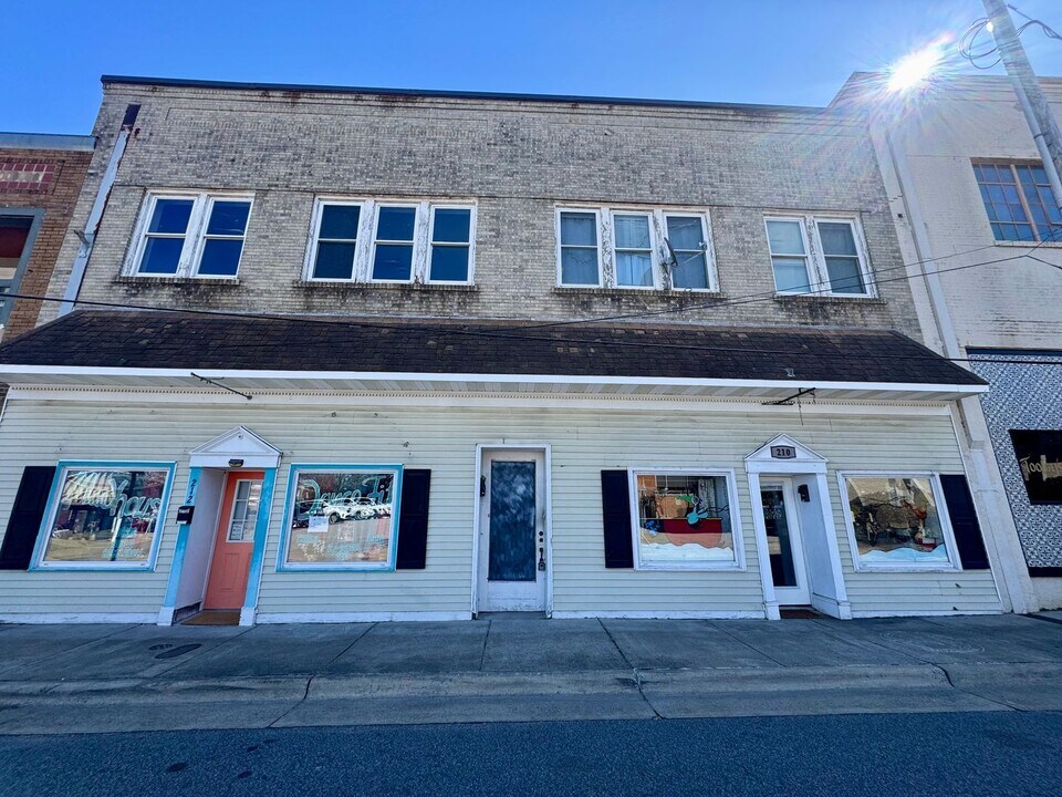 212 N M.L.K. junior Dr in Elizabeth City, NC - Building Photo