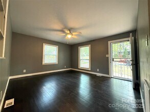 3900 Crestridge Dr in Charlotte, NC - Building Photo - Building Photo