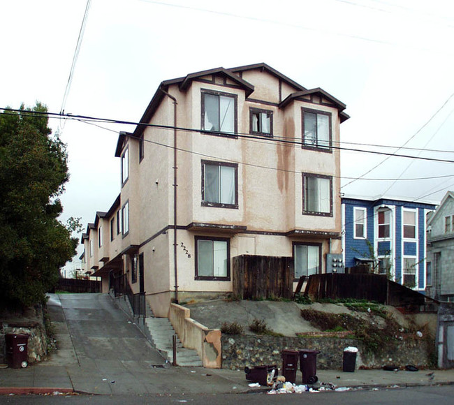 Multi-Family in Oakland, CA - Building Photo - Building Photo