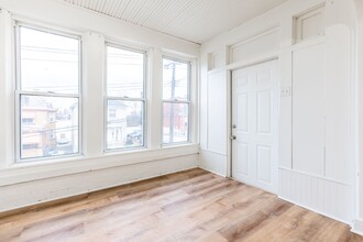 425 Hays Ave, Unit Apt 1 (Front) in Pittsburgh, PA - Building Photo - Building Photo