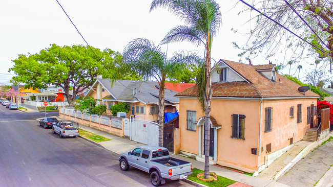 3835 S Harvard Blvd in Los Angeles, CA - Building Photo - Building Photo