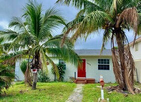 1425 W 30th St in Riviera Beach, FL - Building Photo