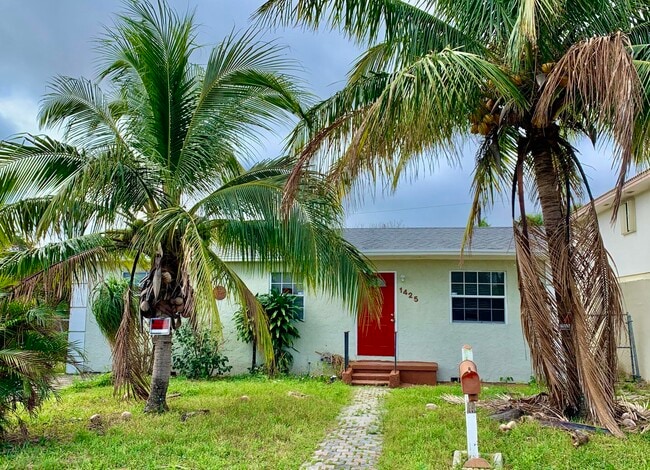 property at 1425 W 30th St