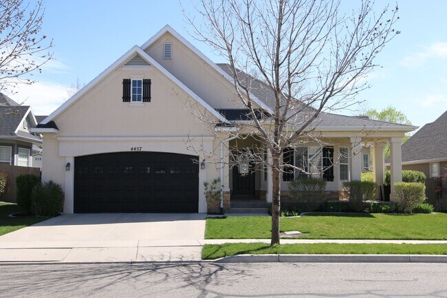 property at 4457 N Briarwood Ln