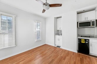 5371 Louis Pl in East Los Angeles, CA - Foto de edificio - Building Photo