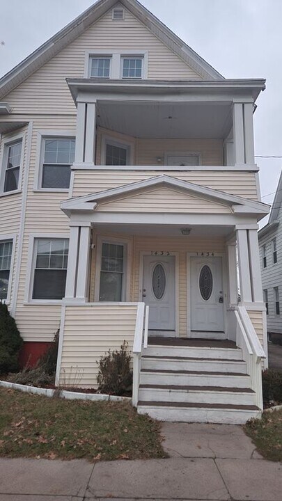 1432 Ella T Grasso Blvd in New Haven, CT - Building Photo