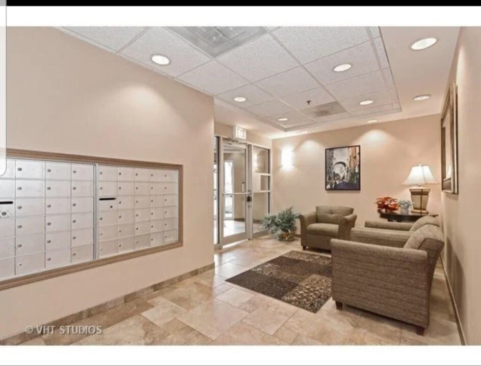 5340 N Lowell Ave, Unit 205 in Chicago, IL - Building Photo