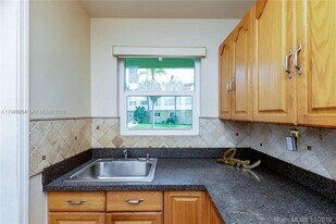 270 Layne Blvd in Hallandale Beach, FL - Building Photo