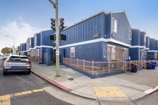 5205 Foothill Blvd in Oakland, CA - Building Photo