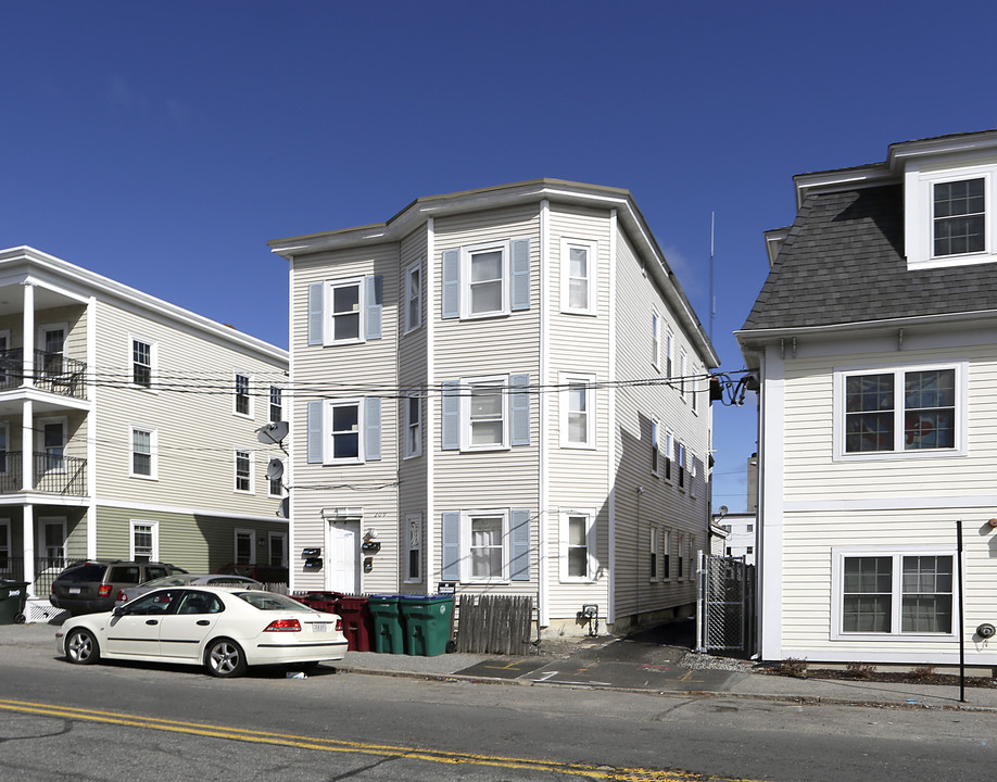 209 Salem St in Lowell, MA - Building Photo