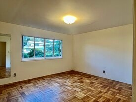 5205 Village Grn in Los Angeles, CA - Building Photo