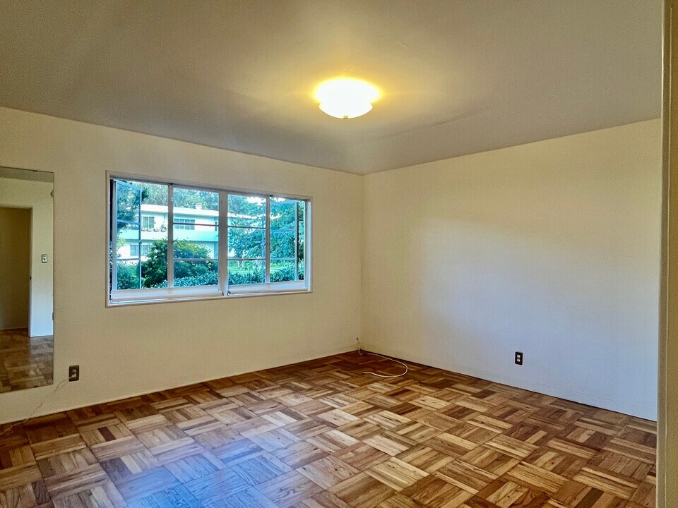 5205 Village Grn in Los Angeles, CA - Foto de edificio