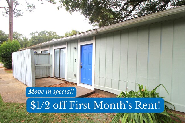 6810 Tiki Ln in Pensacola, FL - Building Photo - Building Photo