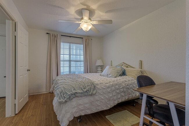 7685 Northcross Dr in Austin, TX - Foto de edificio - Building Photo