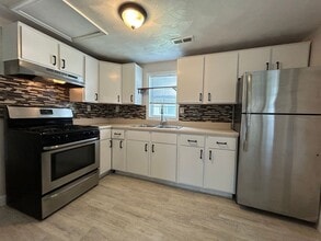 7434 Hughart St in Norfolk, VA - Foto de edificio - Building Photo