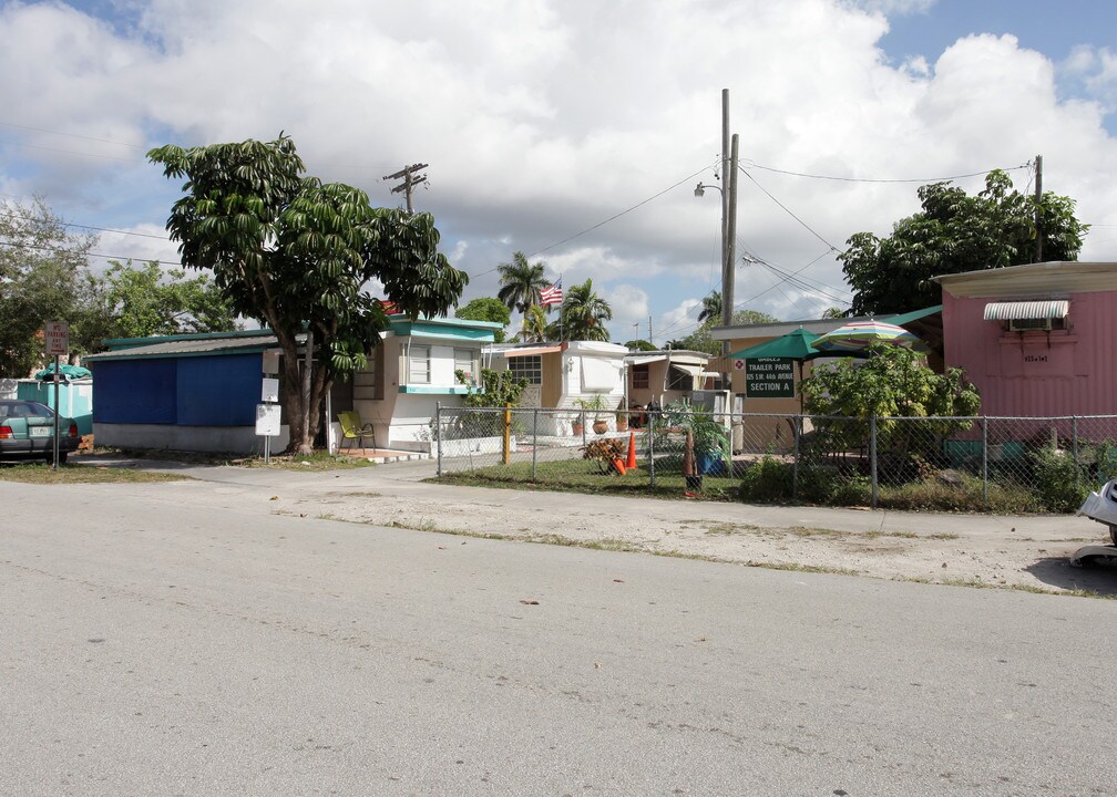 Gables Trailer Park in Miami, FL - Foto de edificio