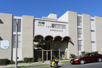 4717 Don Lorenzo Dr. in Los Angeles, CA - Foto de edificio - Building Photo