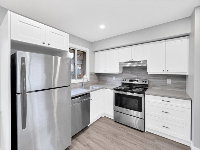 401 Bunting Rd in St Catharines, ON - Building Photo - Building Photo