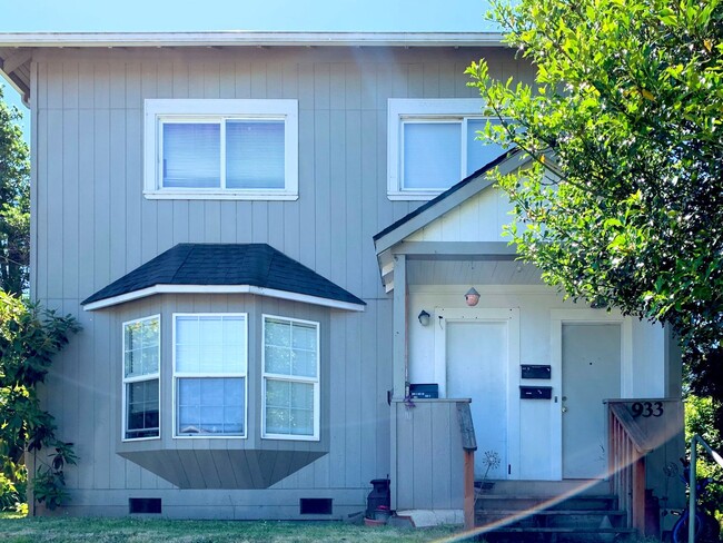 933 S 4th St in Coos Bay, OR - Building Photo - Building Photo