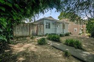 990 N Los Robles Ave in Pasadena, CA - Building Photo