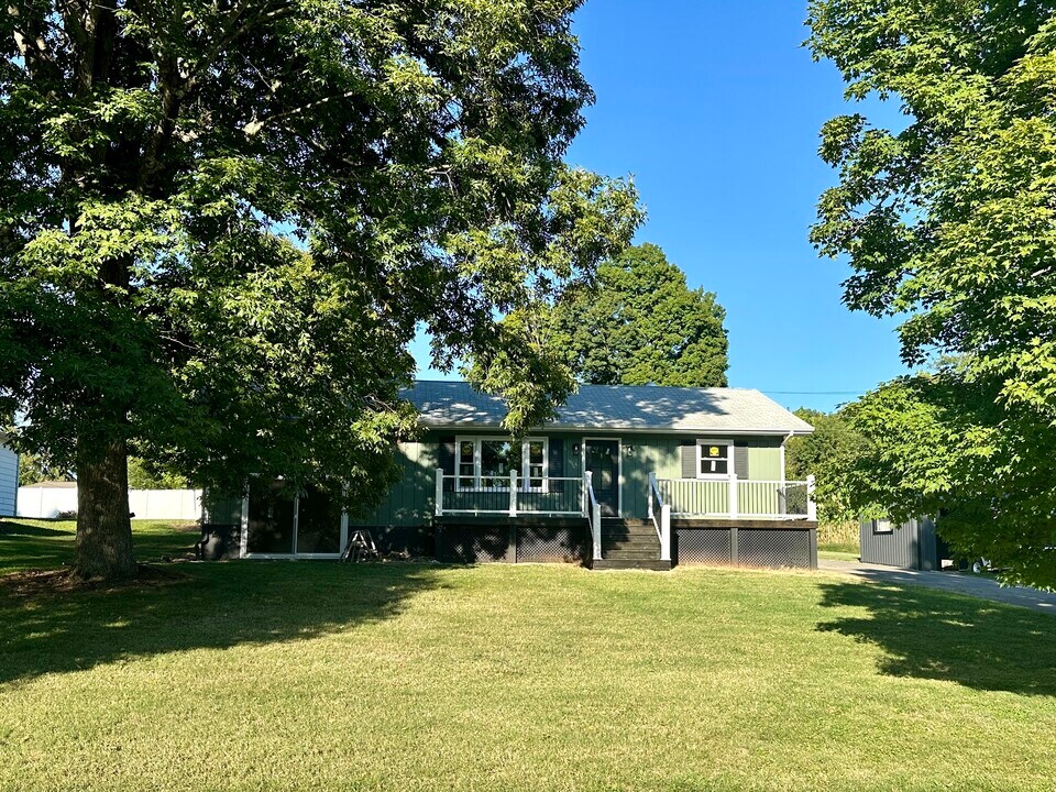 176 New York St in Bristol, VA - Building Photo