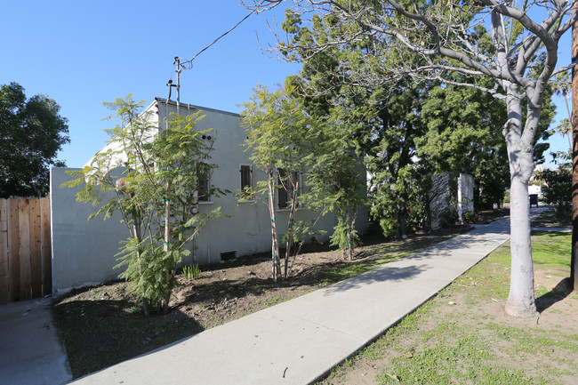 3711 Clarington Ave in Los Angeles, CA - Building Photo - Building Photo