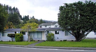 910 Crescent Way in Arcata, CA - Building Photo