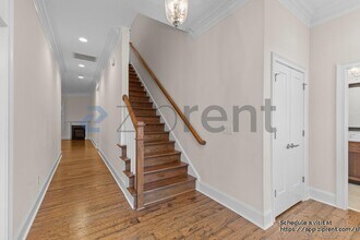 1025 N Sharon Amity Rd in Charlotte, NC - Building Photo - Building Photo