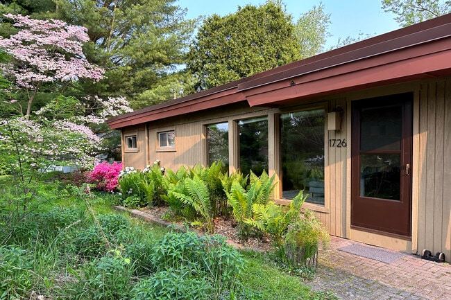 property at 1726 Mount Vernon Ave