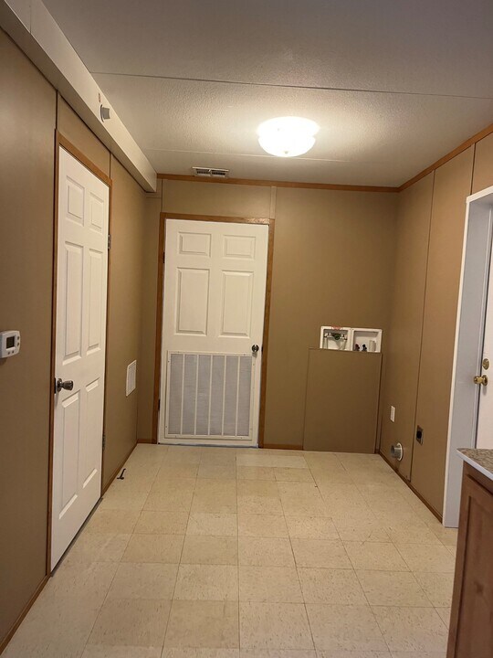 2736 Palmyra Rd in Palmyra, TN - Building Photo