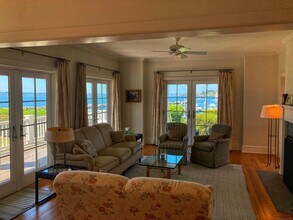 4 Stonington Cmns in Stonington, CT - Building Photo - Building Photo
