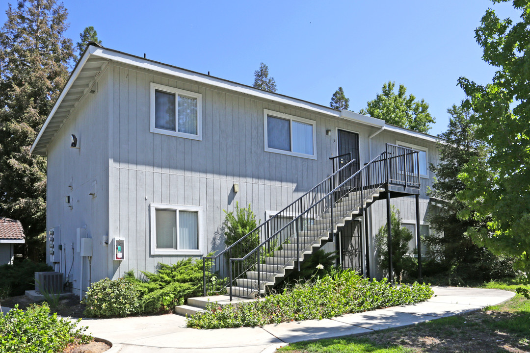 Chablis Apartments in Winton, CA - Building Photo