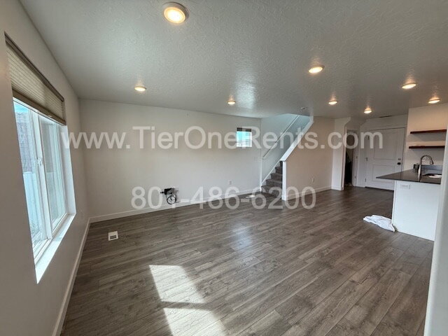 936 E Hercules Ct in Layton, UT - Building Photo - Building Photo