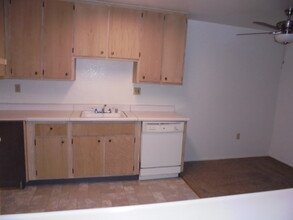 Elkhorn Village Apartments in Rio Linda, CA - Building Photo - Building Photo