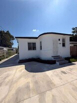 1538 NW 66th St, Unit 1 in Miami, FL - Building Photo