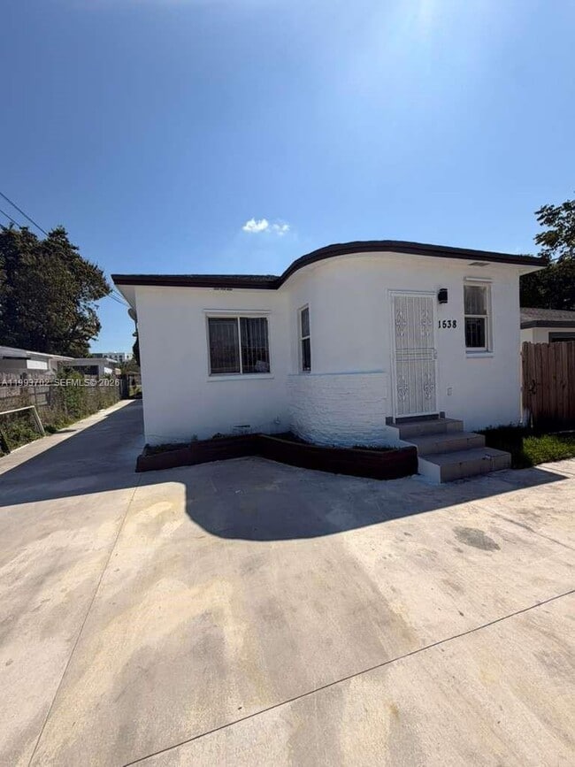 1538 NW 66th St, Unit 1