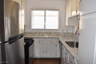 7309 Topeka Dr in Las Vegas, NV - Building Photo - Building Photo