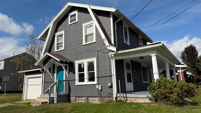 1153 Roslyn Ave SW in Canton, OH - Foto de edificio - Building Photo