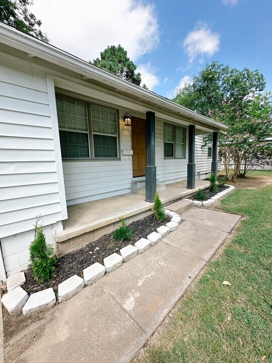 3741 E 2nd St in Tulsa, OK - Building Photo