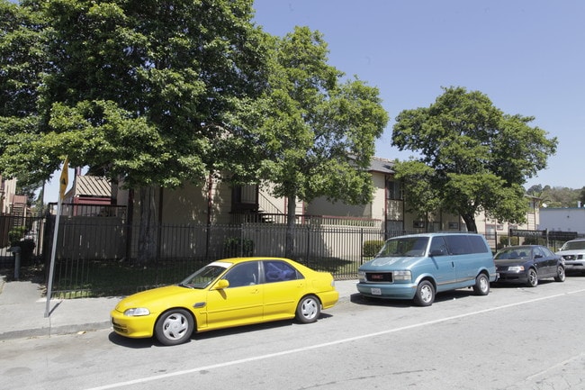 Brightmoor in San Leandro, CA - Foto de edificio - Building Photo