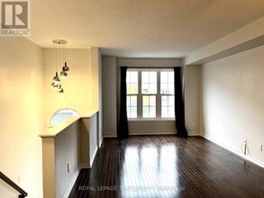 35 Jenscott Private in Ottawa, ON - Building Photo - Building Photo