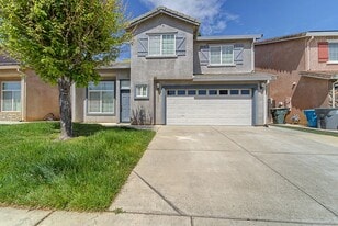 1151 John Wayne Dr in Yuba City, CA - Building Photo