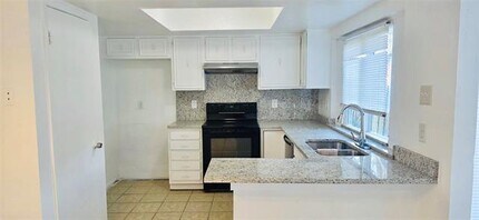 713 Via Avenida in Mesquite, TX - Foto de edificio - Building Photo