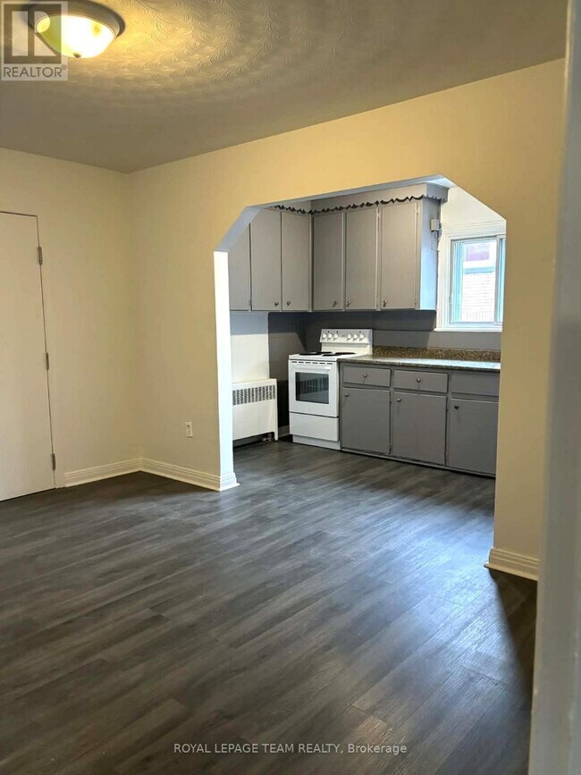 187 Bradley Ave in Ottawa, ON - Building Photo - Building Photo