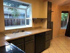 4424 Sunrise Ct in Davis, CA - Building Photo - Building Photo
