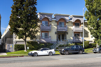 Montecito Gardens in Van Nuys, CA - Building Photo - Primary Photo