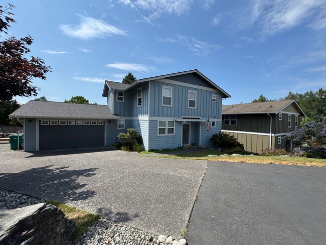 1123 N Waugh Rd in Mount Vernon, WA - Building Photo - Building Photo